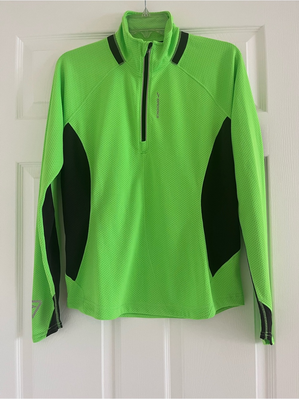 Brooks Women's Bright Green Performance Running Jacket - Picture 2 of 4